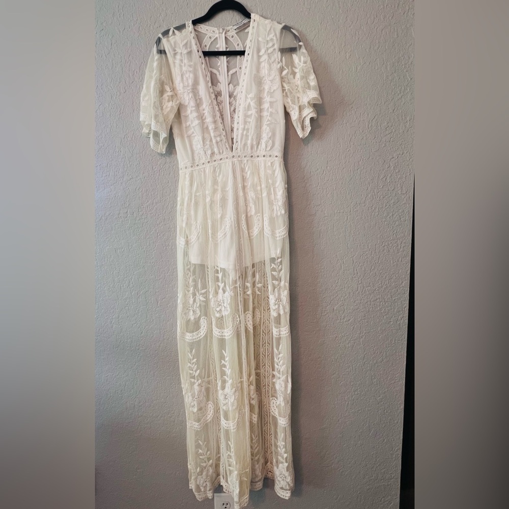 Giddy Up Glamour Floral Lace Deep V Plunging Neck Size MEDIUM Romper #224
